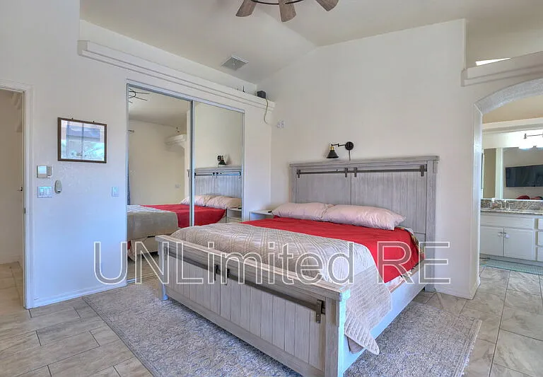 304 Acoma Blvd S — Photo 79