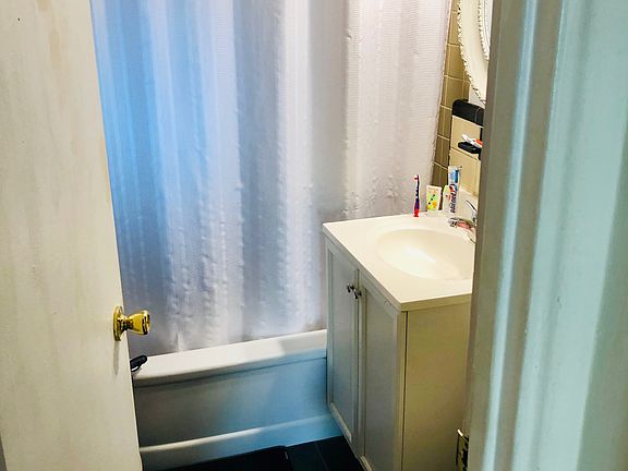 2nd image of 31 Nagle Ave APT 3K