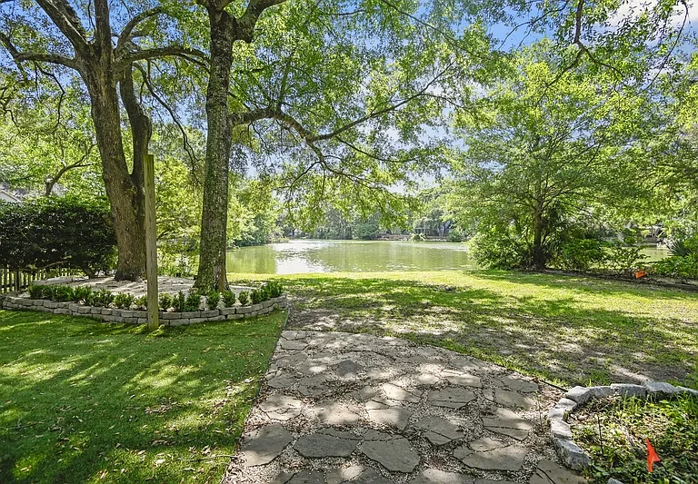 1382 Center Lake Dr — Photo 3