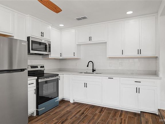 4th image of 2109 E Jackson St