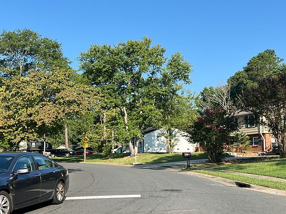 5th image of 6200 Idlebrook Dr