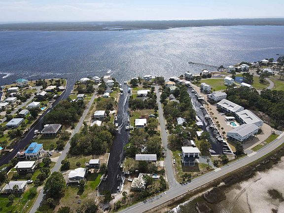 2nd image of 7 Blue Crab Ln