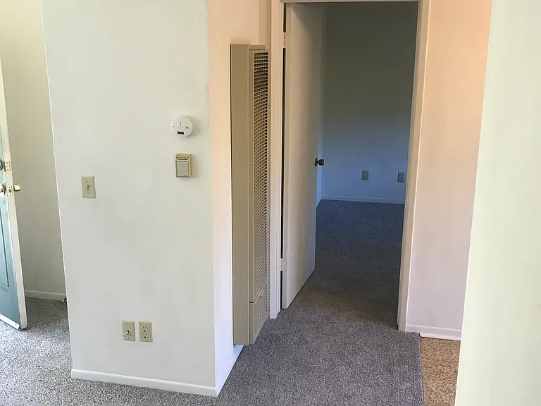 209 W Cota St — Photo 15