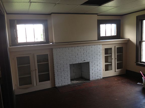 3rd image of 665 W Brentwood St
