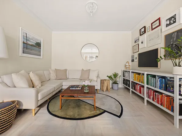280 Ocean Pkwy APT 2V, Brooklyn, NY 11218
