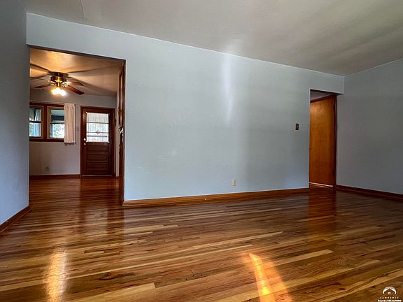 2nd image of 843 W 22nd St
