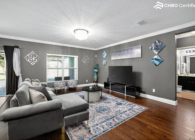 145 Malaga Ave — Photo 2