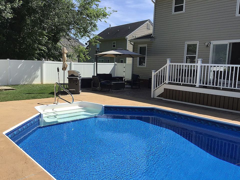 2nd image of 1732 First Colonial Ct