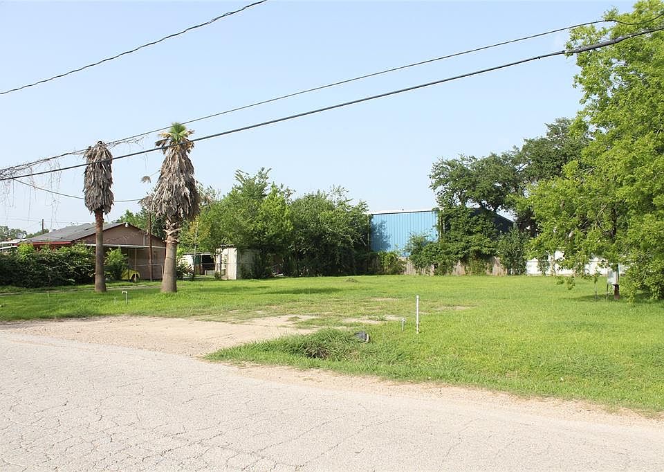 2nd image of 3107 Daisy St