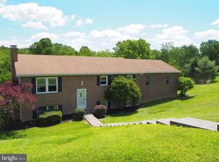 5 Panorama Ln, Hanover, PA 17331