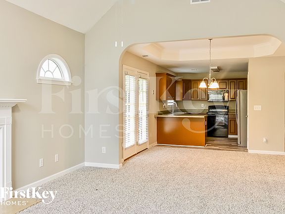 3rd image of 104 Mayfair Ln