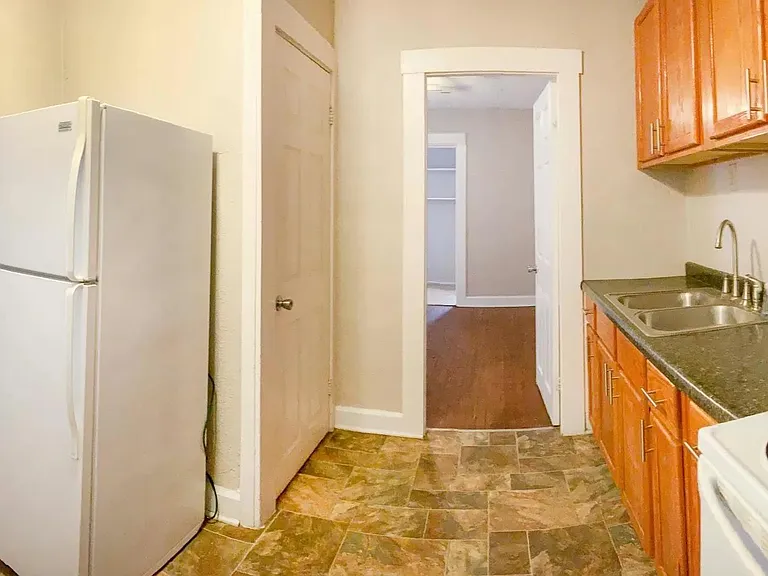 431 S Keystone Ave — Photo 6