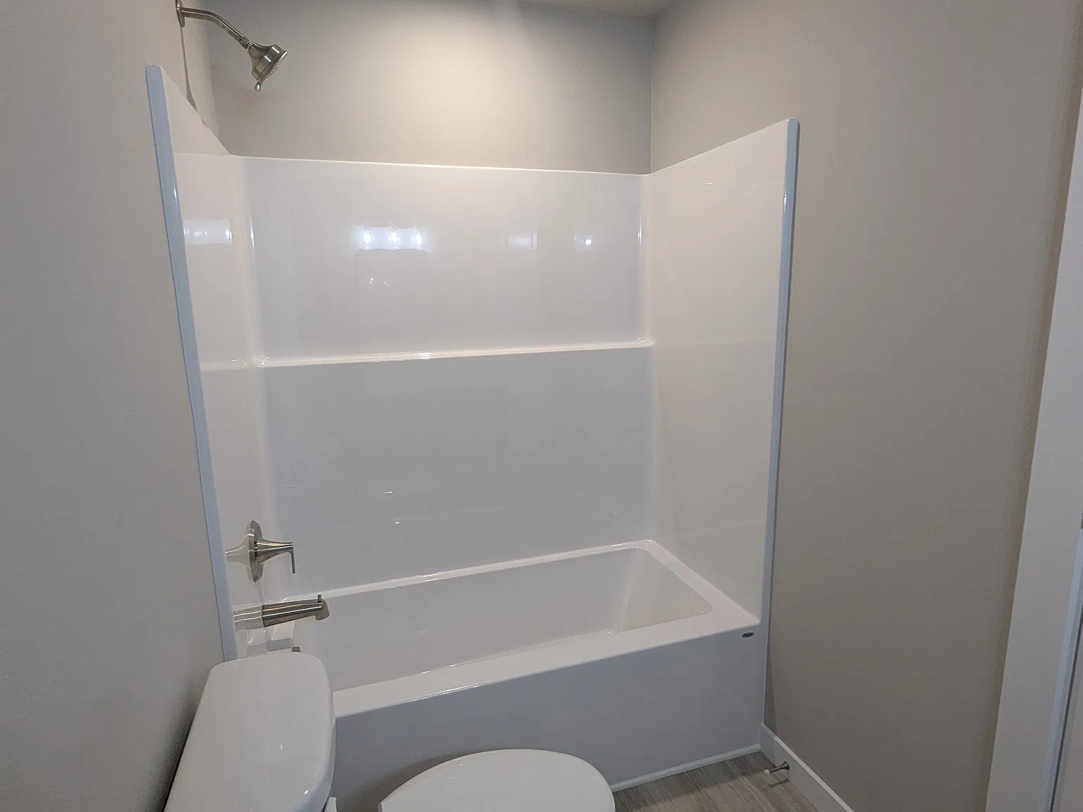 3 bed, 2.5 bath, 2063 sqft, $3,200 — Photo 4