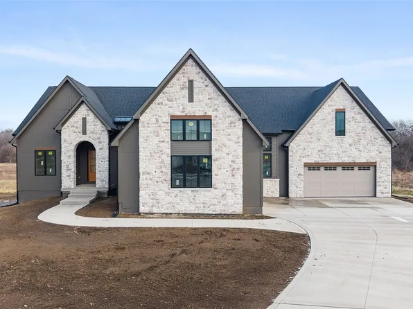 16205 Ironwood Ln, Urbandale, IA 50323