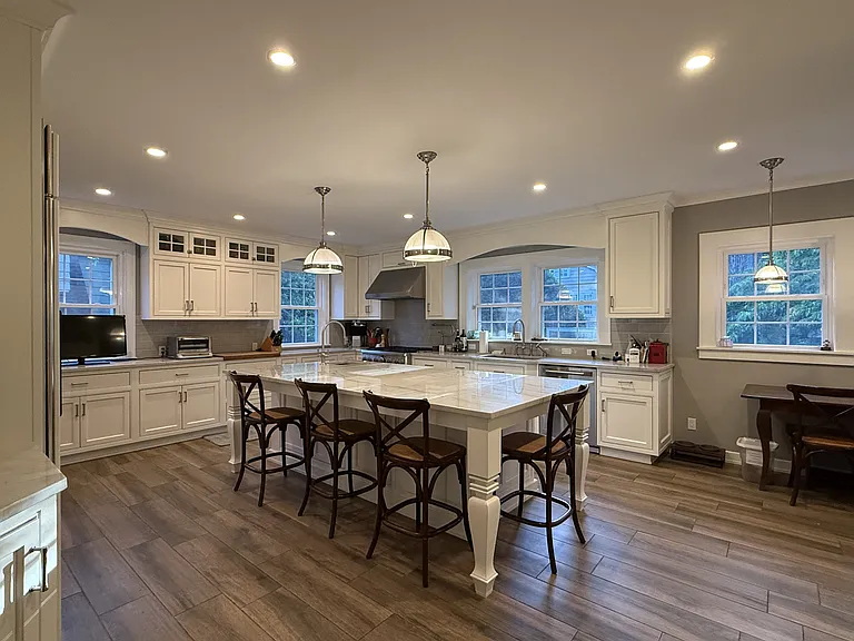 Large sun-drenched kitchen