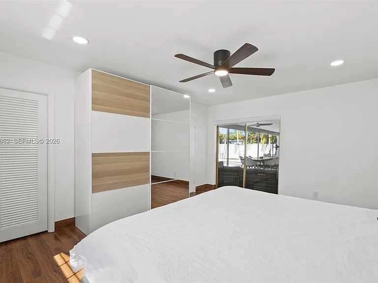 3460 N 46th Ave — Photo 32