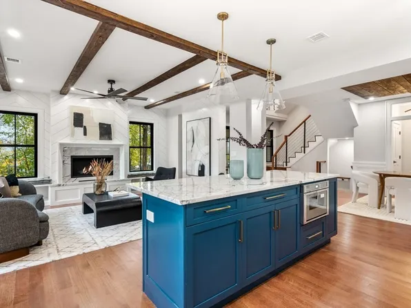 300 Elliot St #2, Newton Upper Falls, MA 02464