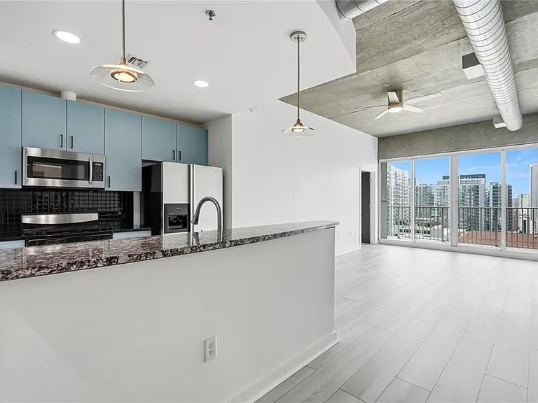 943 Peachtree St NE #1210 — Photo 6