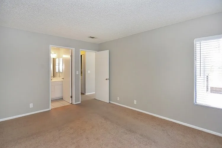 Town Square Apartments — Photo 8