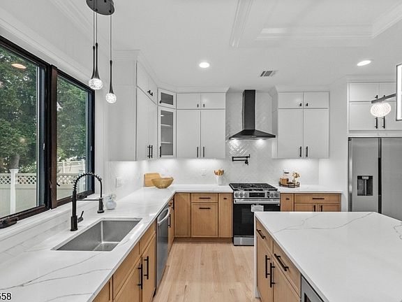 5th image of 104 Highview Dr