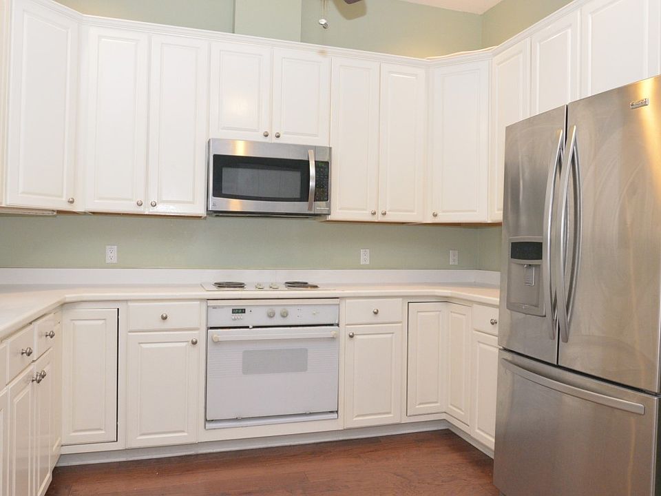1st image of 712 Treeline Pl