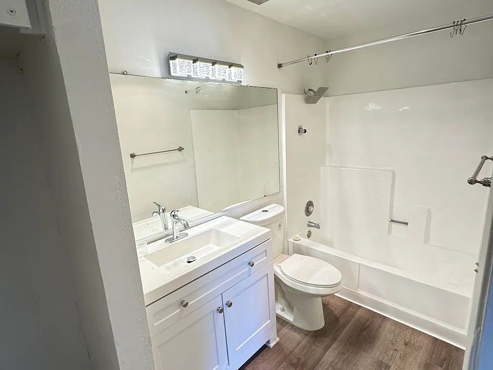 11844 Foothill Blvd #8