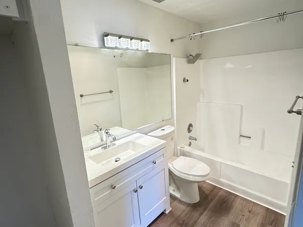 11844 Foothill Blvd #8, Sylmar, CA 91342