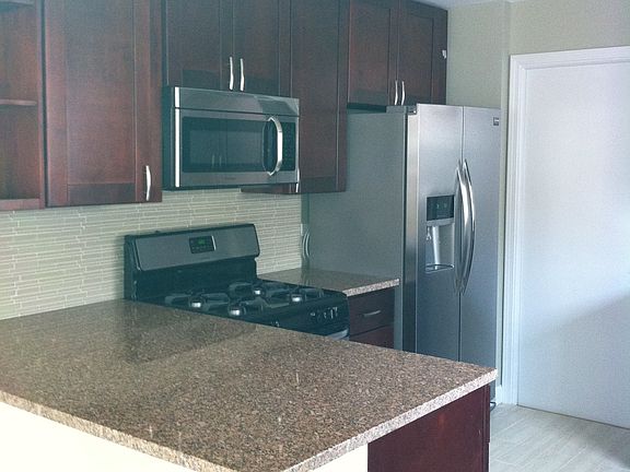 2nd image of 2736 W Catalpa Ave #1