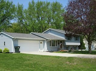 878 Belle St, Waterloo, IA 50702