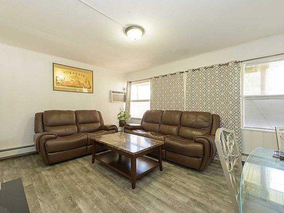 3rd image of 29 Berry Ln