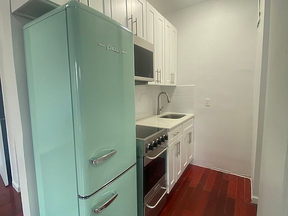5th image of 350 Greene Ave #10