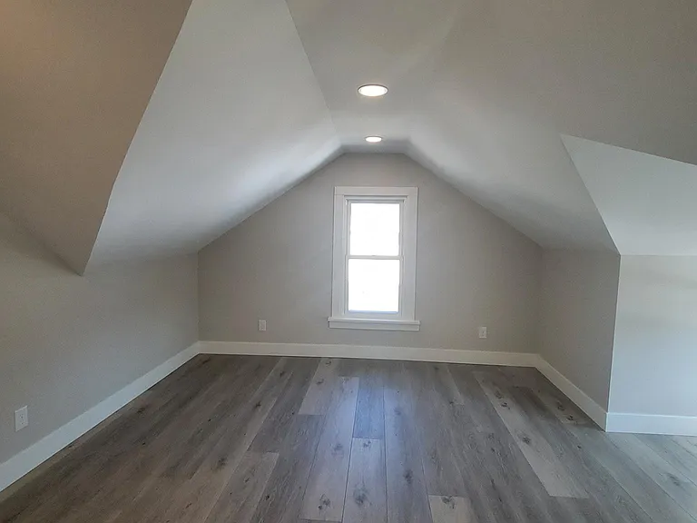 906 Indiana Ave — Photo 14