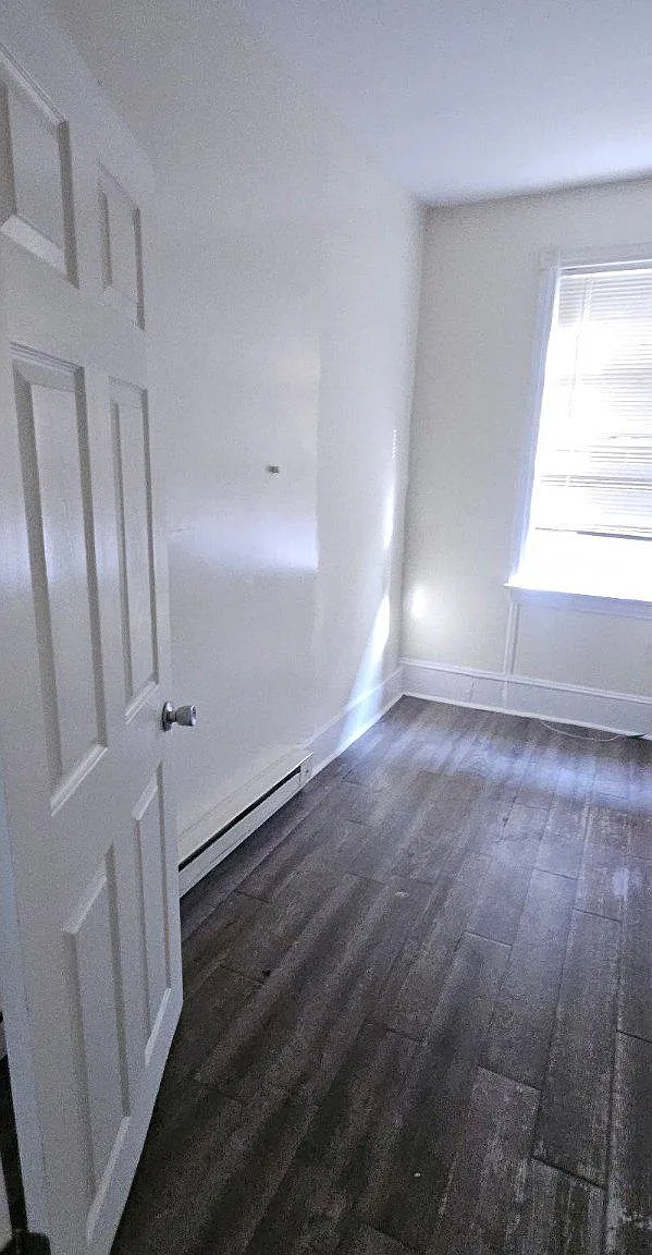 3 bed, 2.0 bath, 2672 sqft, $950 — Photo 2