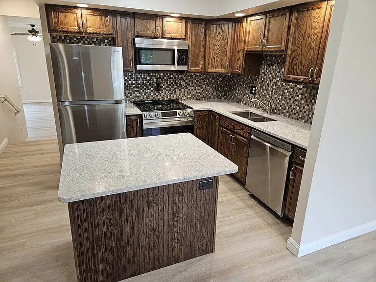 3401 Clover Hills Dr — Photo 6