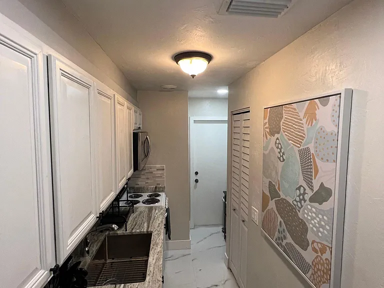 1405 NE 4th Ct #3 — Photo 4