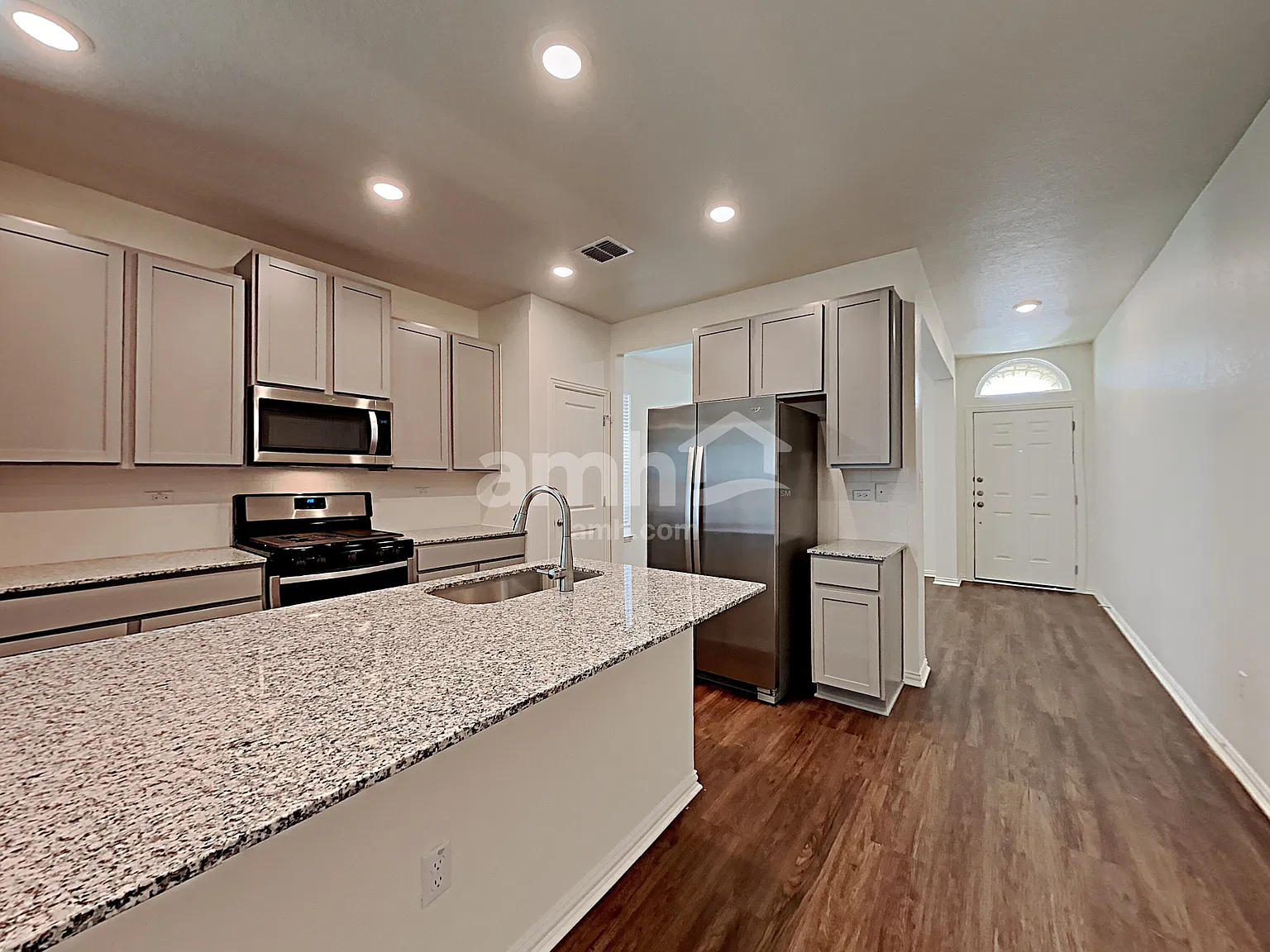 3 bed, 2.0 bath, 1446 sqft, $1,805 — Photo 2