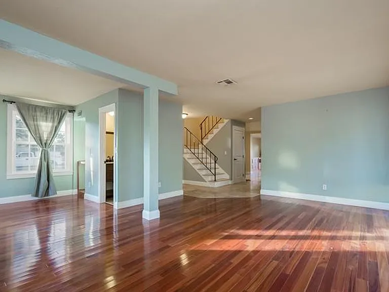 6191 Arnoldson Ct — Photo 2