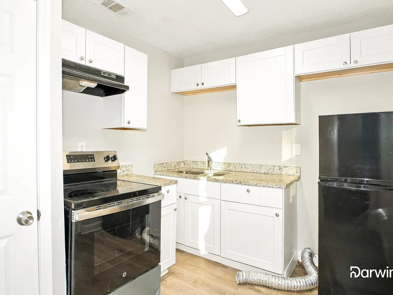 2 bed, 1.0 bath, 912 sqft, $995 — Photo 3