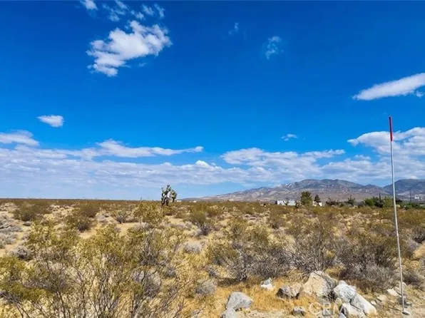 8001 Fairlane Rd, Lucerne Valley, CA 92356