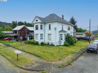 131 Ash St, Myrtle Point, OR 97458