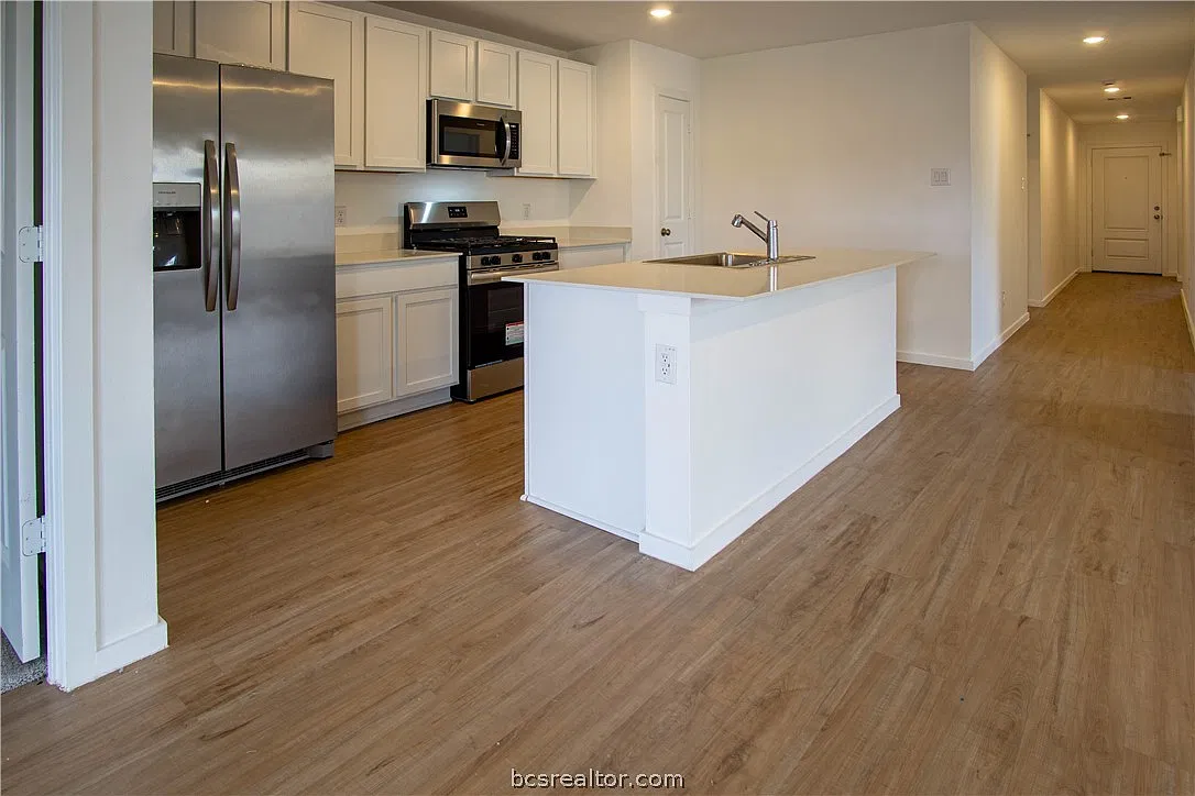 4 bed, 1842 sqft, $2,100 — Photo 3
