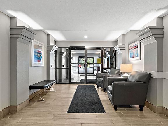 2nd image of 122 Demont Ave E APT 258