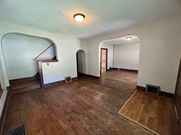 Living room_03282023