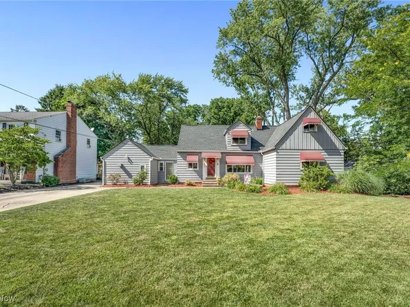 21884 N Park Dr, Fairview Park, OH 44126