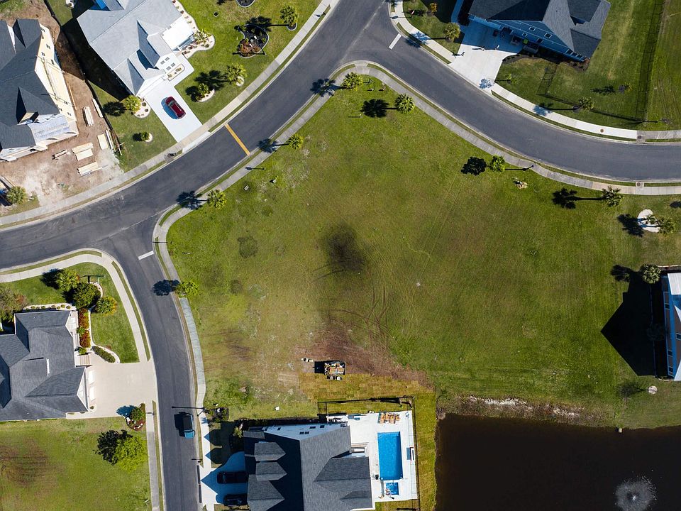 1st image of 401 Plantation Oaks Dr.