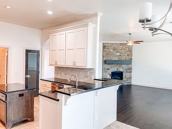 4th image of 2717 Tranquilo Ln