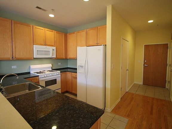 4th image of 915 S Oak Park Ave APT 2B