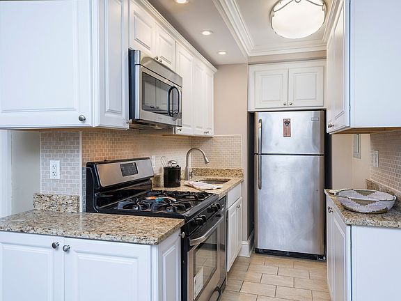 3rd image of 205 E 78th St APT 3A