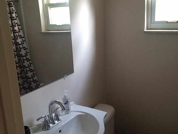 4th image of 1041 Broughton Rd