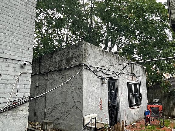 5th image of 3012 Bronxwood Ave